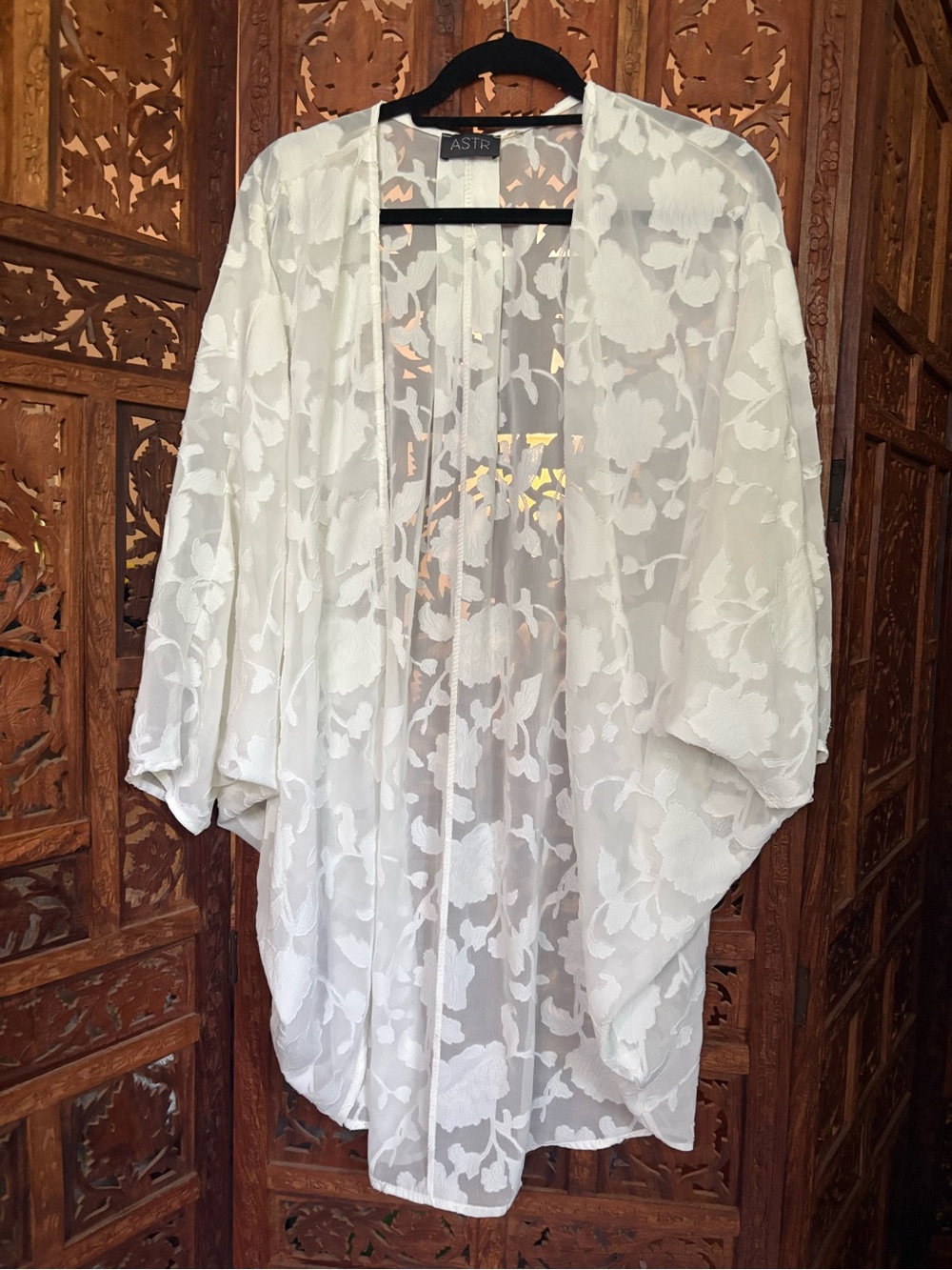 Astr White Sheer Floral-Textured kimono cardigan size L